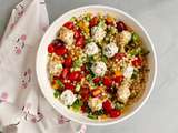 Salade de couscous perlé avec boules de feta et yogourt