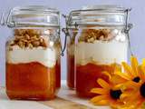 ﻿Verrine crémeuse à la pêche, au miel et granola