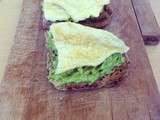 Pour le brunch : tartines d'avocat - omelette