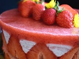 Bavarois aux fraises et aux biscuits roses