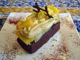 Brownie au chocolat, crème au rhum et citron vert, ananas