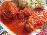 Boulettes et saucisses sauce tomate façon Viviane