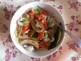 Spaghetti à la tomate, aux champignons, vinaigre balsamique et basilic