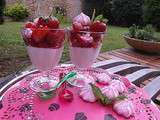 Panna cotta au lait d'amandes, fraises au sucre, meringues et une grosse dose de gourmandise hi, hi, hi