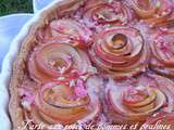 Tarte aux  roses  de pommes sur crème de pralines