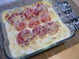 Gratin de ravioles, tomates, jambon et lardons