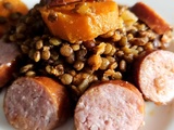 Lentilles vertes aux carottes et saucisses fumées