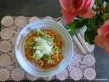 Spaghettis avec sauce aux poivrons et beurre de cacahuètes