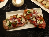 Tartines au jambon de Bayonne, bleu de brebis et tomates cerises