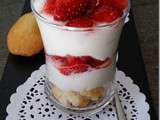 Verrine Fraise Mascarpone sur un lit de Madeleine