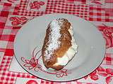 Eclair à la chantilly