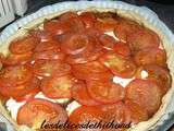 Tarte au confit d'oignon, chèvre frais et tomates