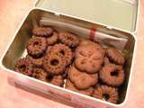 Biscuits au cacao à la presse à biscuits