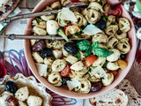 Salade de pâtes tortellinis au fromage, entrée froide