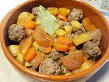 Tajine de boulettes de boeuf aux carottes, pommes de terre et abricots