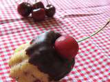 Mini-cakes légers aux cerises et au chocolat blanc