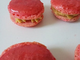 Macarons a la framboise et ganache montée a la pistache