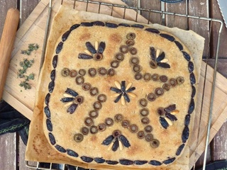 Focaccia aux olives au levain naturel