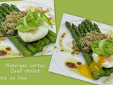 Asperges vertes, oeuf mollet et crumble au bleu