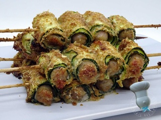 Brochettes de courgettes et saucisses