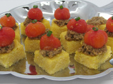 Cubes de polenta, tapenade, Tomate-cerise