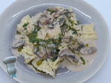 Ravioles du Dauphiné à la crème de champignons, huile d'herbe à l'aneth