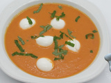 Velouté glacé de tomates aux billes de mozzarella