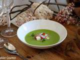 Entrée froide : le velouté de petits pois (soupe, fromage de chèvre, radis, menthe, croutons)