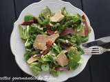 Salade périgourdine au foie gras, asperges et magret fumé