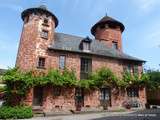 Collonges-la-rouge(19)-Les Marques de Saint-Jacques de Compostelle