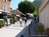 Fontaine-de-vaucluse(84)-Chemin de la Fontaine