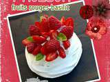 Pavlova aux fruits rouges et basilic