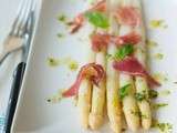 Asperges au basilic, parmesan et jambon cru