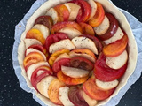 Tarte aux tomates anciennes et à la scamorza