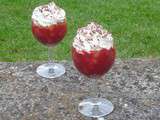 Verrine de nectarines au coulis de fraise et chantilly vanillée