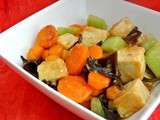 Wok de tofu, carottes et concombre