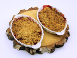 Crumble aux prunes rouges à la cannelle