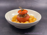 Tomates farcies sur lit de pommes de terre