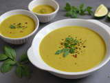 Velouté de courgettes à la coriandre et au curry