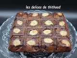 Brownie, chocolat, banane et noix de pécan