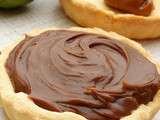 Tartelettes au chocolat, coeur de lait, parfumées au combava