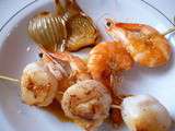 Brochette de St jacques et crevettes, au fenouil sauce agrumes