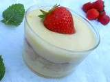 Dessert en verrine / chocolat blanc-fraise