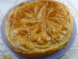 Galette des rois aux pommes caramélisées, caramel beurre salé et éclats de nougatine