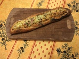 Baguette garnie au comté, oignon et jambon cru