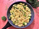 Fusilli au brocoli et pignons de pin, sauce crémeuse au parmesan