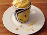 Mug cake feta, pignon et zeste de citron