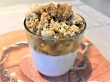 Panna cotta au sirop d'érable, compotée de pommes et crumble noisette