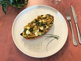 Patate douce farcie au quinoa, courgette, feta et graines