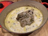 Rôti de porc au lait, champignons et romarin